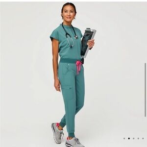 NWT💫FIGS Hydrogreen Jogger and Rafaela Mandarin Scrub Set